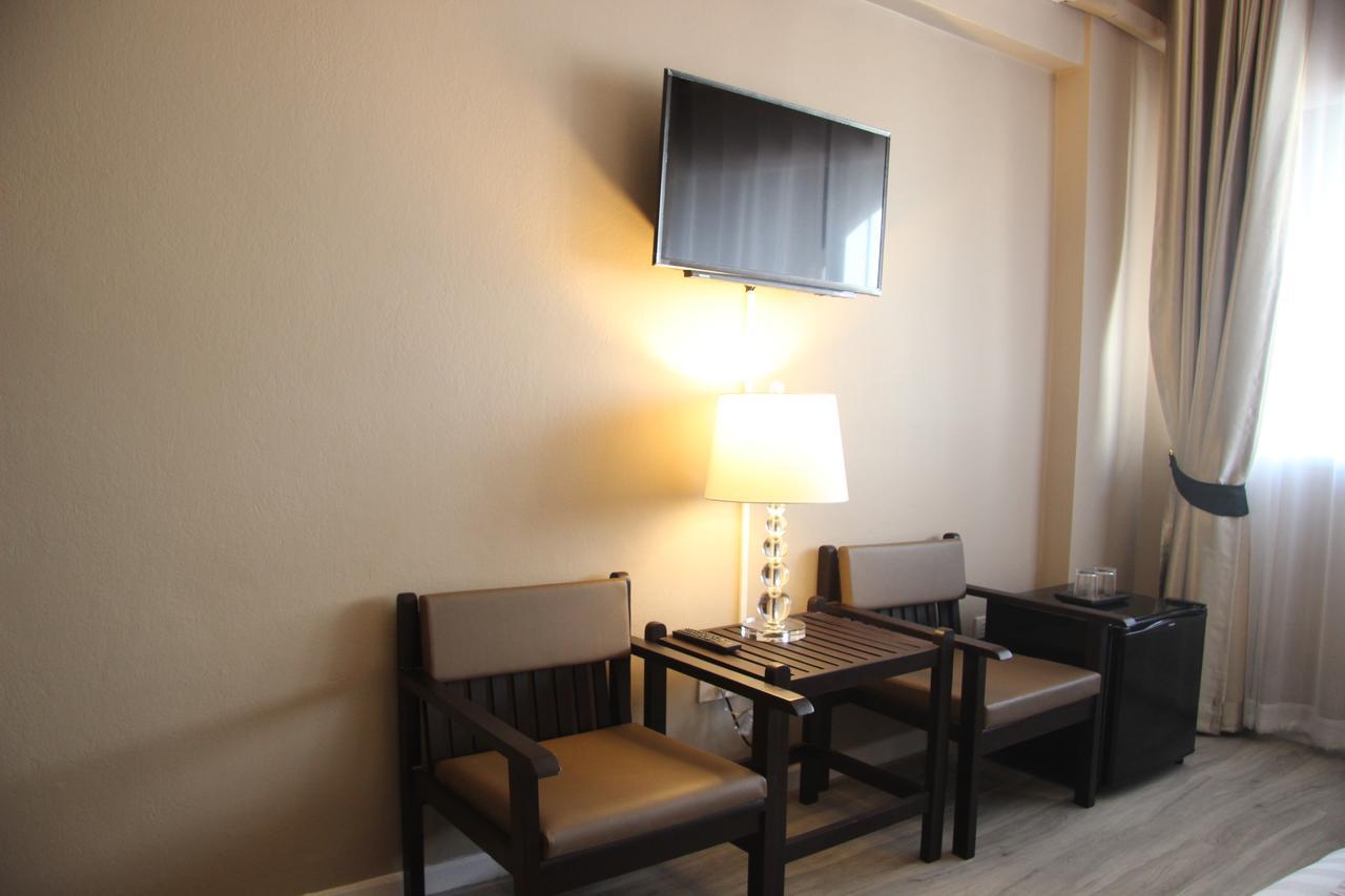 Taris Art Hotel Phrae Exterior photo