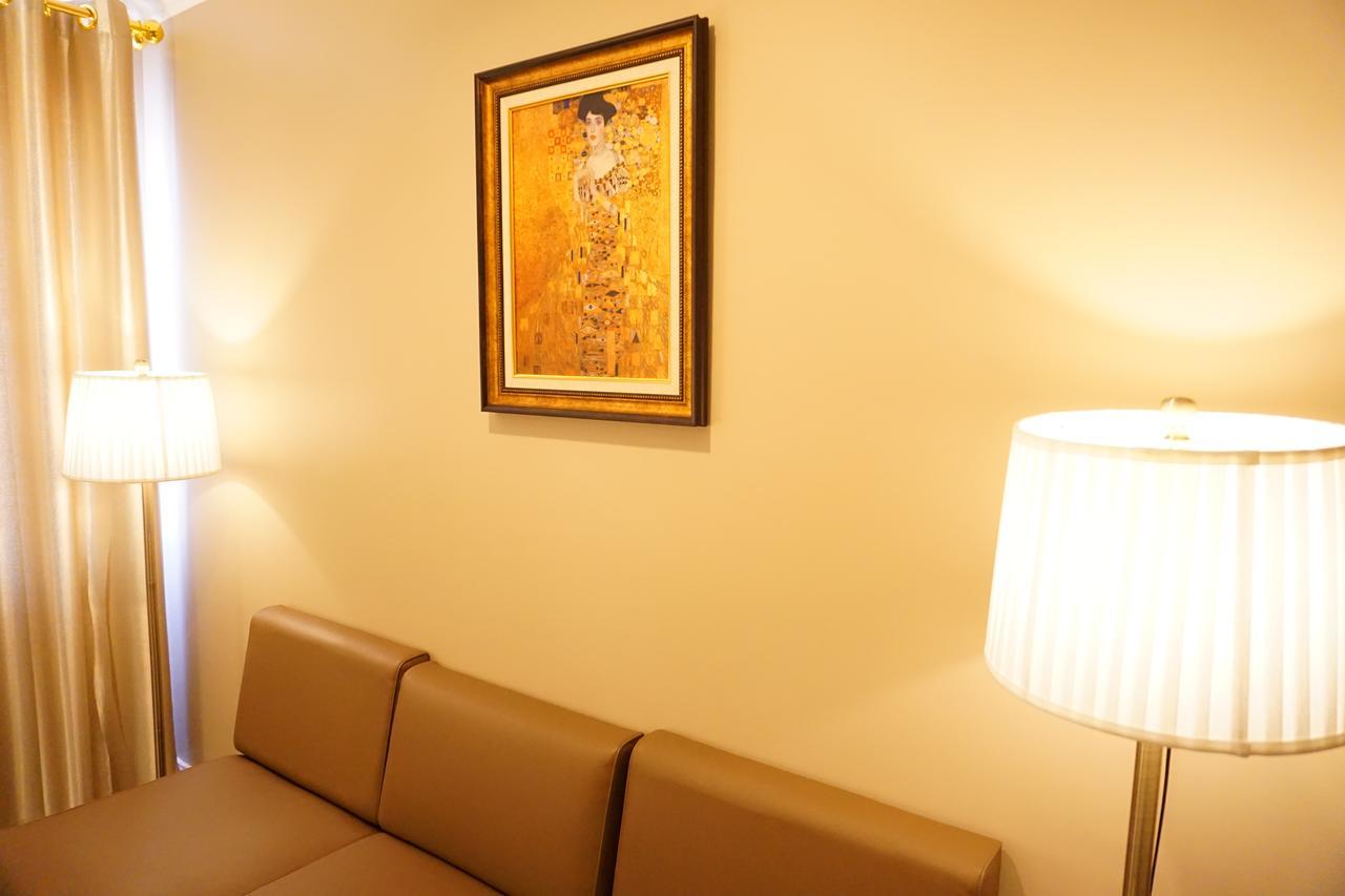 Taris Art Hotel Phrae Exterior photo